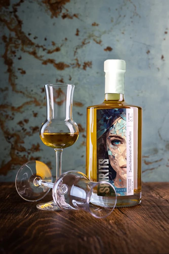 Müller Zwetschkenbrand im Eichenfass gelagert